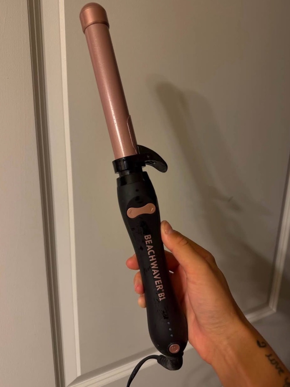 BEACHWAVER B1 Curling Wand in Rose Gold and Black